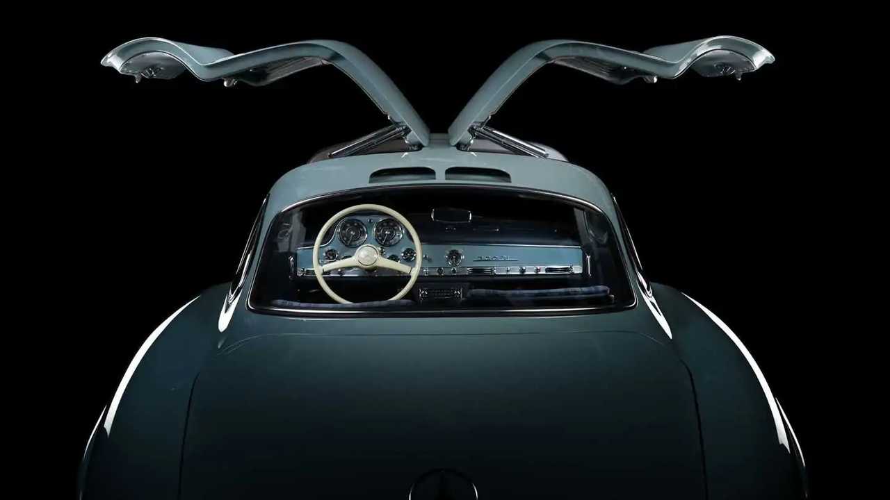 Mercedes 300 SL'nin Martı Kanadı Kapıları Sadece Görünüş Amaçlı Değildi. Bir Sorunu Çözdüler
