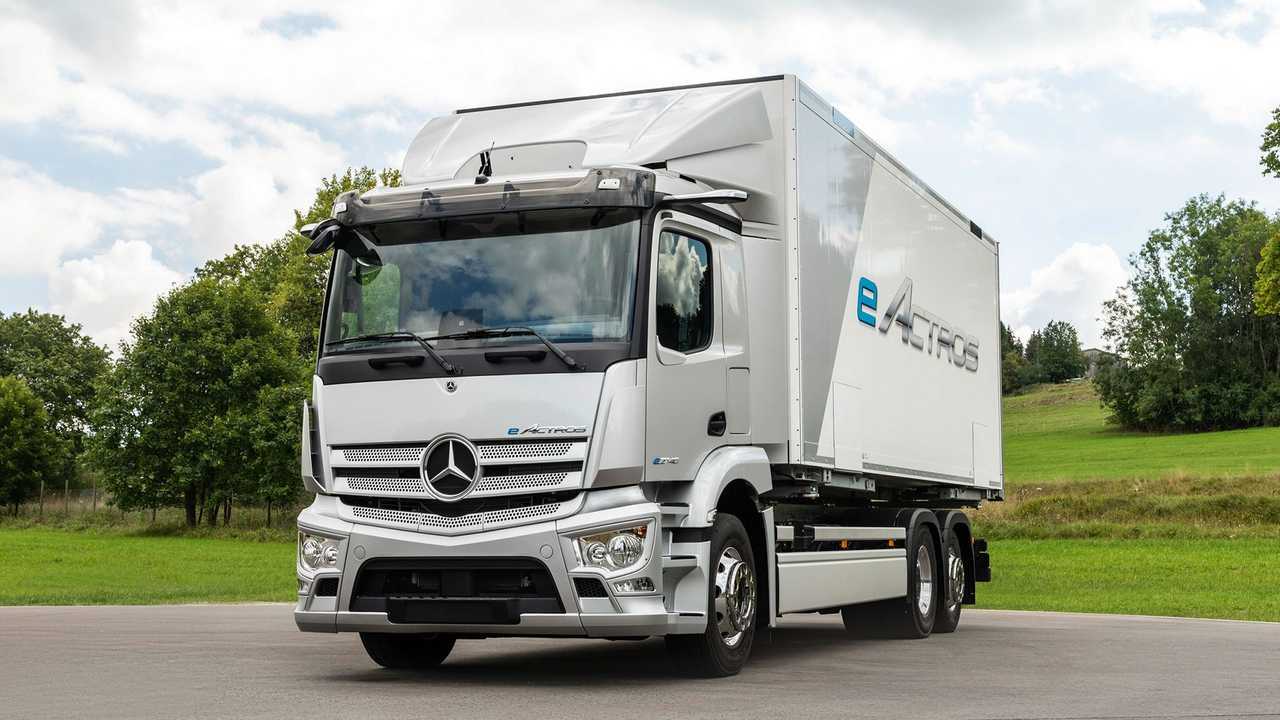 Mercedes eActros: Seit 2018 ist der schwere, batterieelektrische eActros im Kundeneinsatz, Serienstart ist 2021