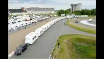 Golf zieht 18 Wohnwagen