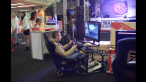 Aria di corse allo stand Abarth 