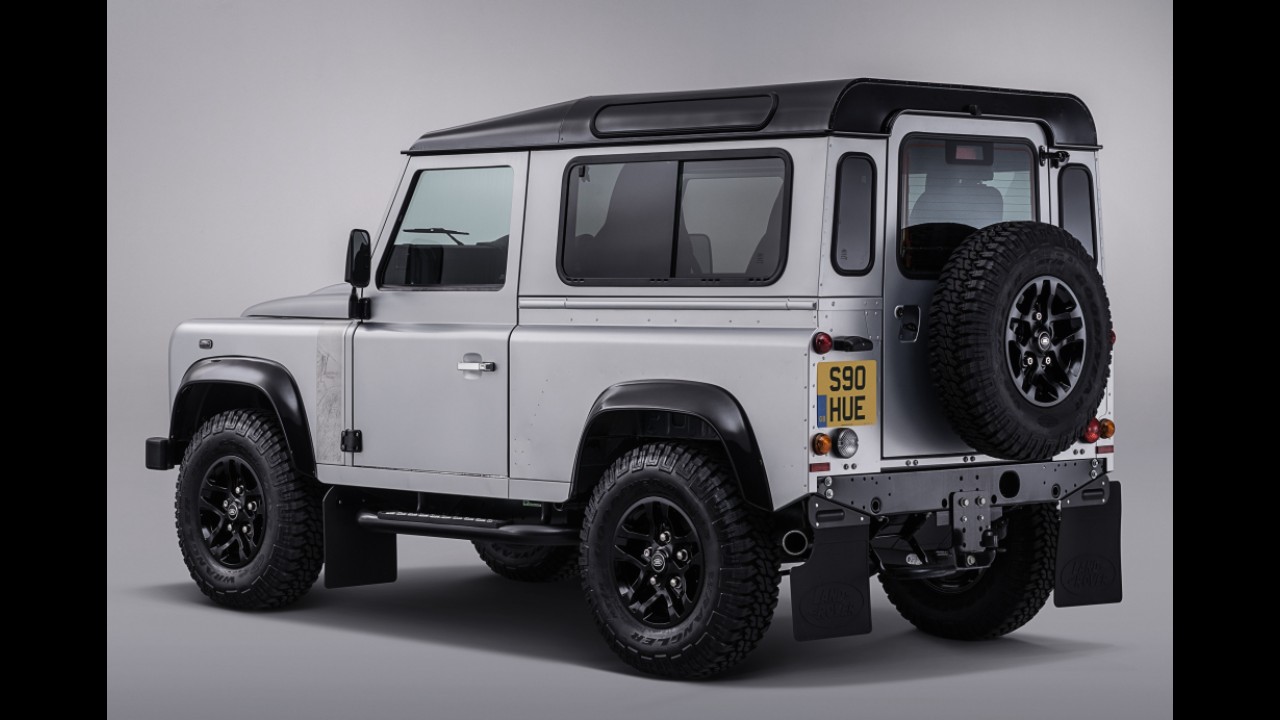 Land Rover desmente rumores sobre volta do Defender ao mercado