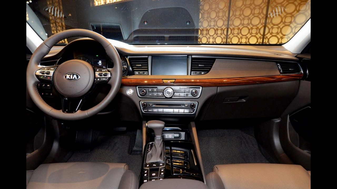 Kia Cadenza 2017 tem mais detalhes divulgados - veja galeria de fotos