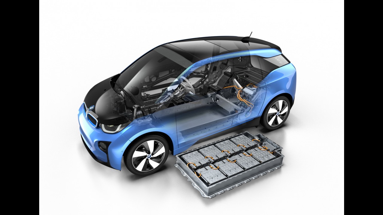 BMW apresenta versão 2017 do elétrico i3 com 50% a mais de autonomia