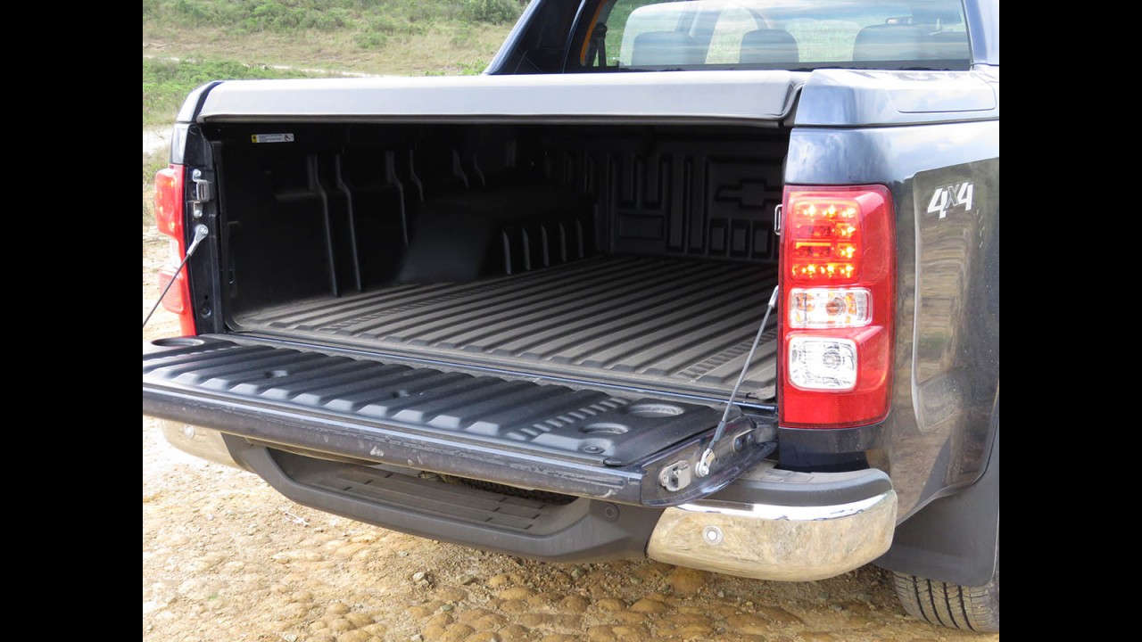 Teste CARPLACE: Novas GM S10 e Ford Ranger 2017 disputam clássico do interior