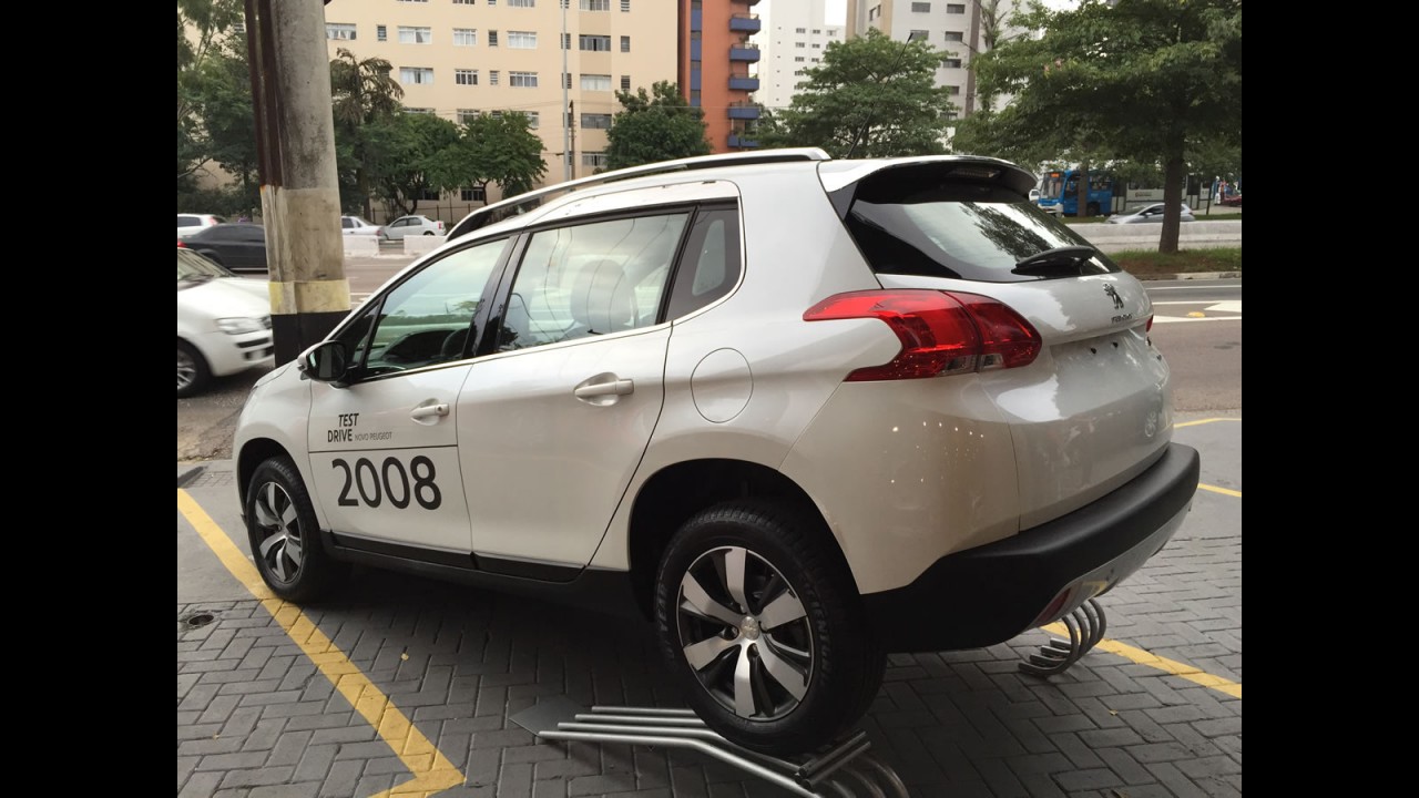 Exclusivo: novo Peugeot 2008 já está nas lojas