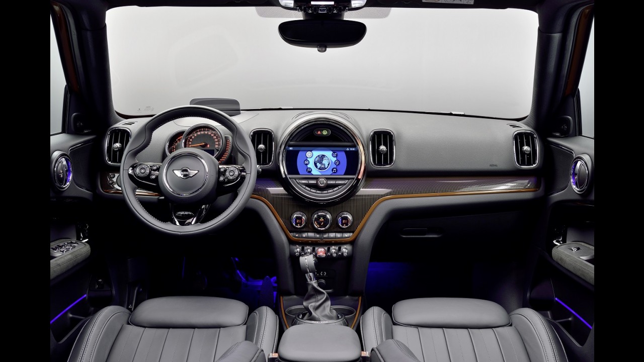 Maior e com versão híbrida, novo Mini Cooper Countryman é revelado - veja fotos