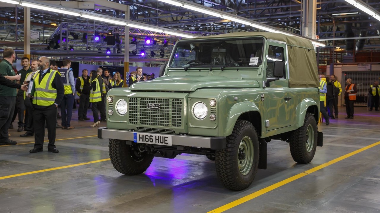 Jeep se despede do Land Rover Defender em publicação no Facebook