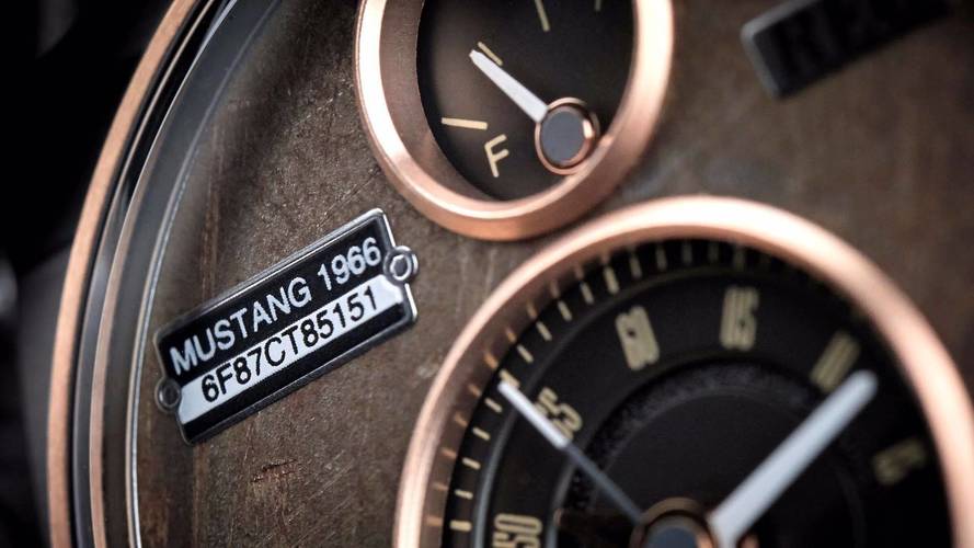 Reloj reciclado de Ford Mustang