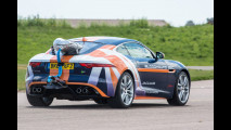 Jaguar F-Type R Coupè Bloodhound, la prova del paracadute