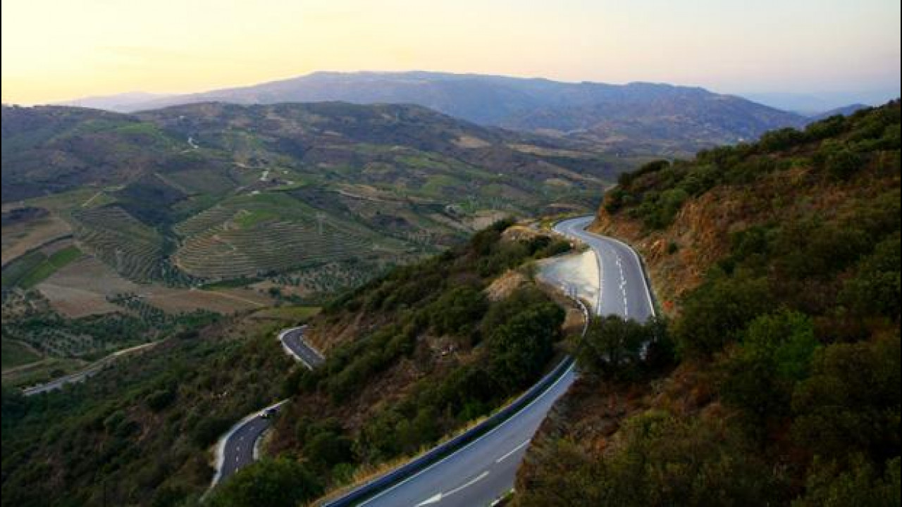 [Copertina] - La strada più bella del mondo? E' in Portogallo