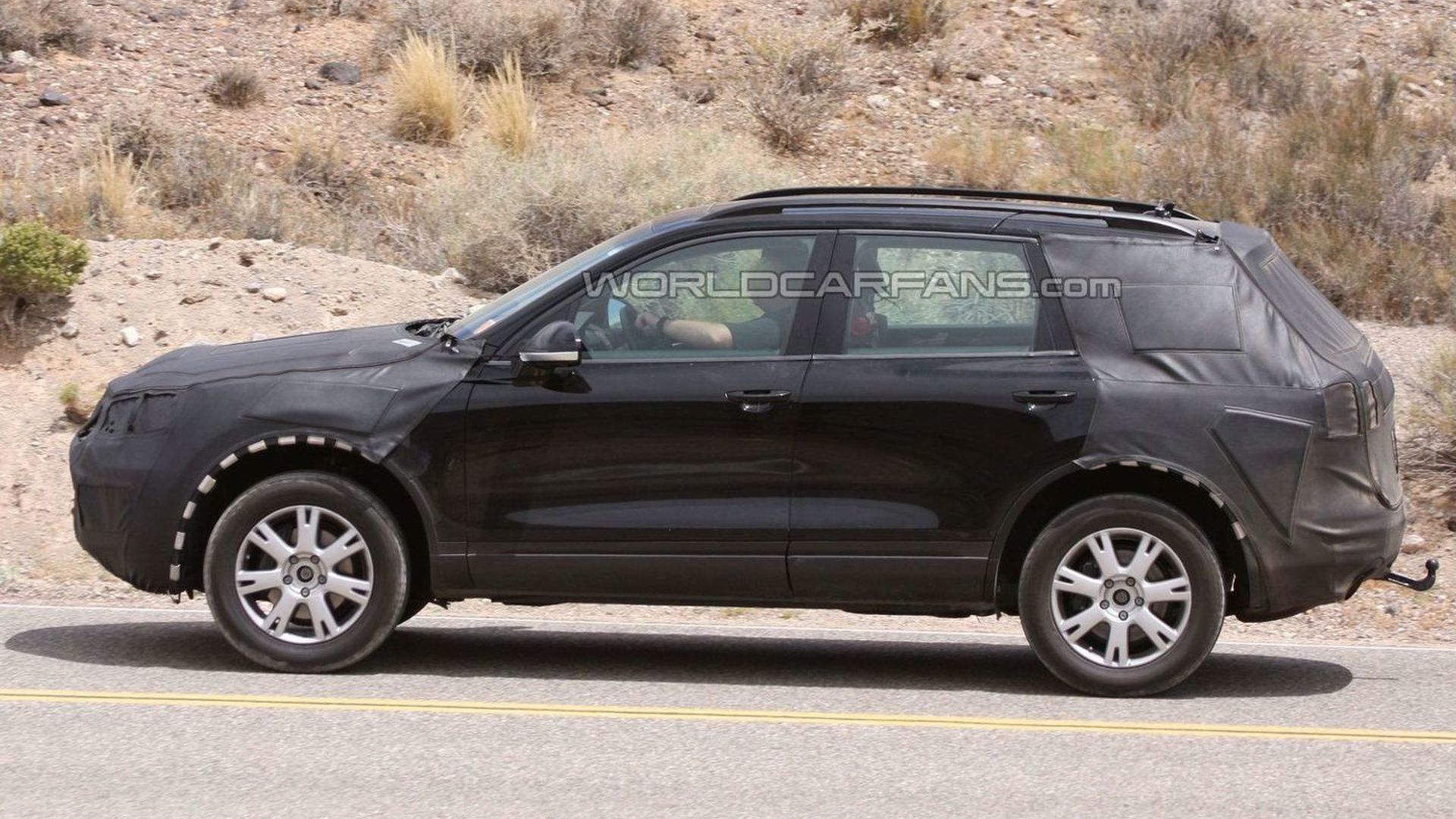 https://cdn.motor1.com/images/mgl/vojoY/s6/2009-176392-2011-volkswagen-touareg-spy-photos-in-american-desert1.jpg