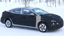 Hyundai Elantra EV casus fotoğraf
