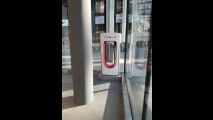 Tesla, flagship store Milano