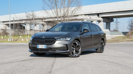 Skoda Superb Wagon PHEV, la prova di Motor1.com
