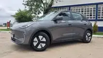 Geely EX2 Pro durante o lançamento no Brasil