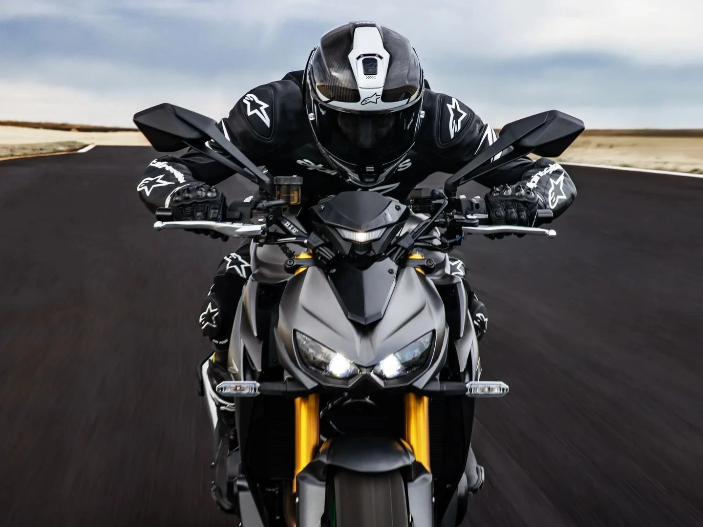 가와사키의 2026년 스트리트 라인업은 새로운 헤비급 선수가 이끄는 Z1100 SE ABS를 만나보세요