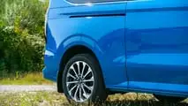 Ford Nugget con tetto alto fisso (2025)