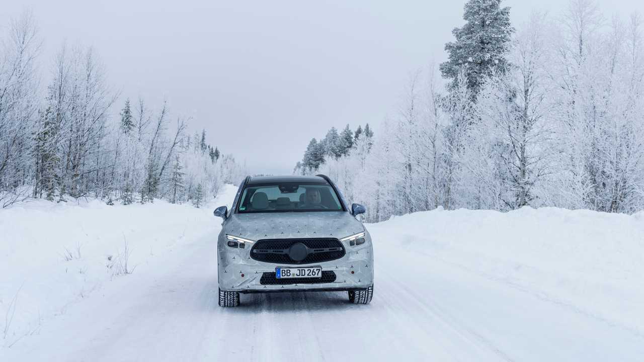 Прототип нового Mercedes-Benz GLC на тесте Motor1