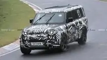 Land Rover Defender 130 (2023) als Erlkönig auf dem Nürburgring