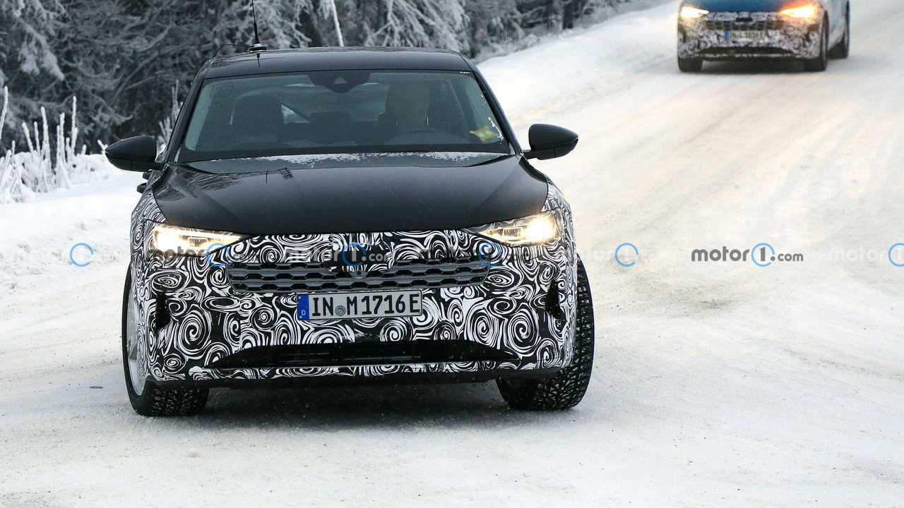Foto spia Audi E-Tron facelift (anteriore)