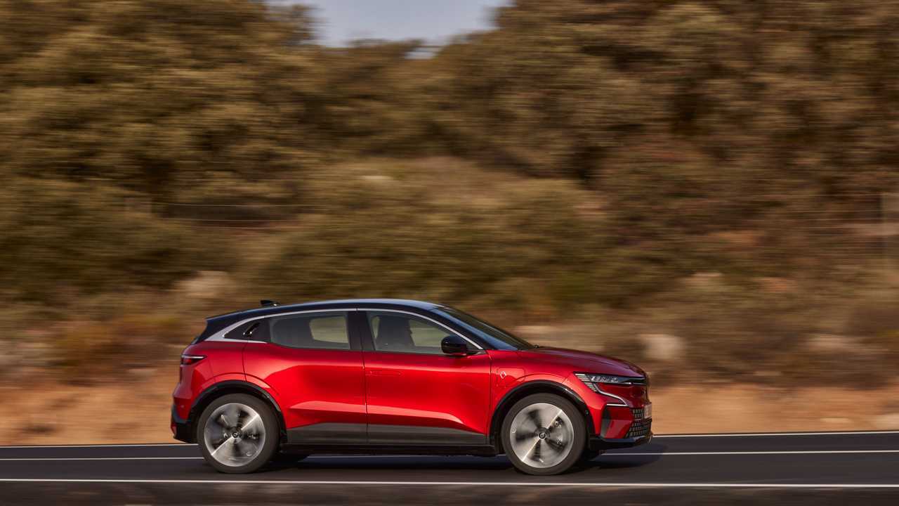 Test drive Renault Megane E-Tech (2022)