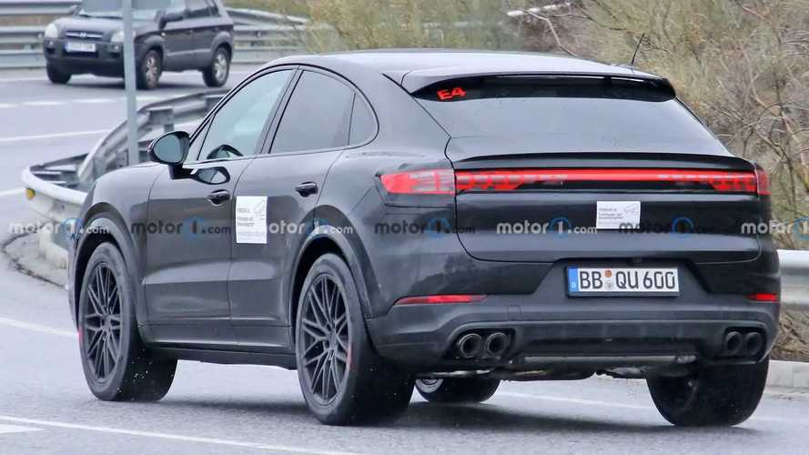 2023 Porsche Cayenne Facelift Spied Up Close During Winter Testing