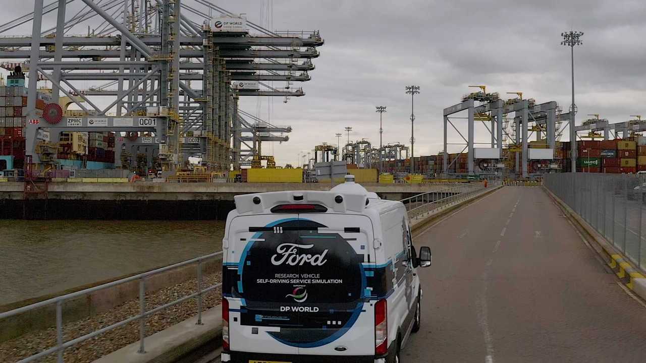 Ford Transit a guida autonoma simulata al DP World London Getway