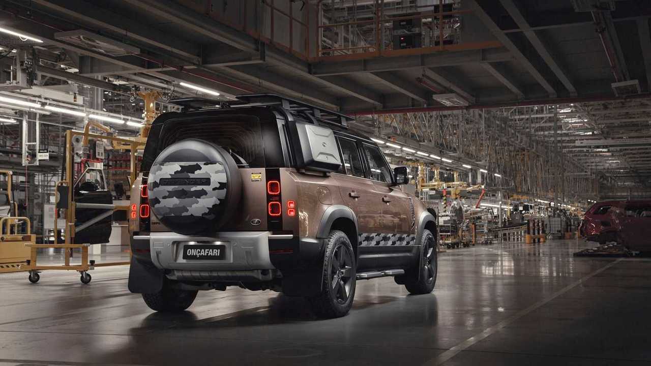 Land Rover Defender 110 Onçafari 2022_visão traseira (4)