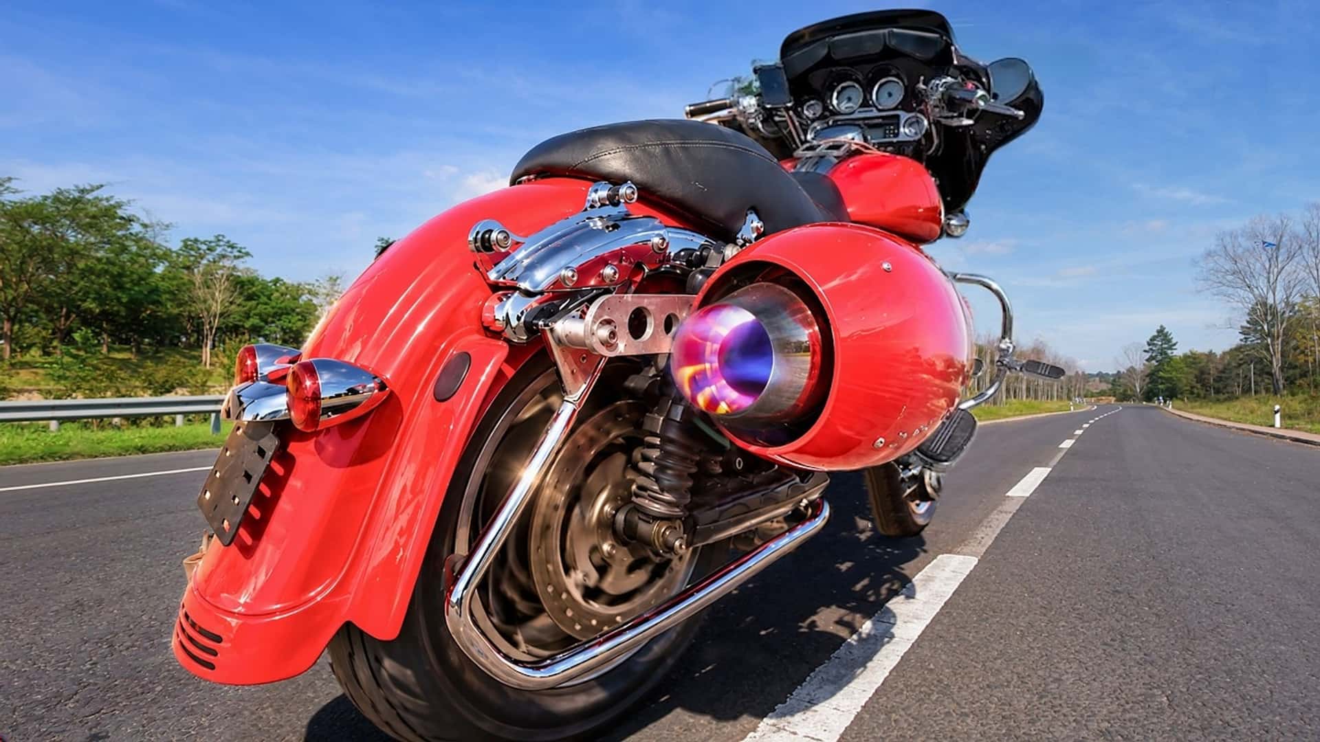 Harley-Davidson 裝上噴射動力!Jet Glide 用外露鉚釘,把巡航車變成航空實驗品