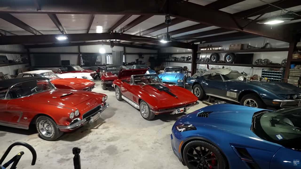 Teksas'taki Bir Karavan Parkında Gizli Bir Corvette Koleksiyonu Bulundu