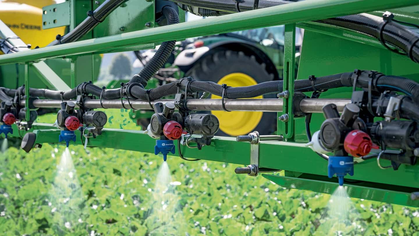 John Deere R700i, irroratrice trainata con tecnologia PWM