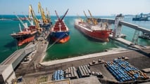 Il grano tocca 237 euro per tonnellata a Parigi con un rialzo del 15% a luglio: gli attacchi allo stretto di Kerch bloccano le esportazioni di Russia e Ucraina.