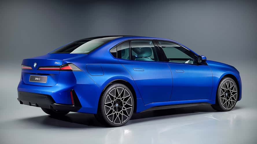 La BMW Serie 3 elettrica ha 900 km di autonomia e ricarica a 400 kW