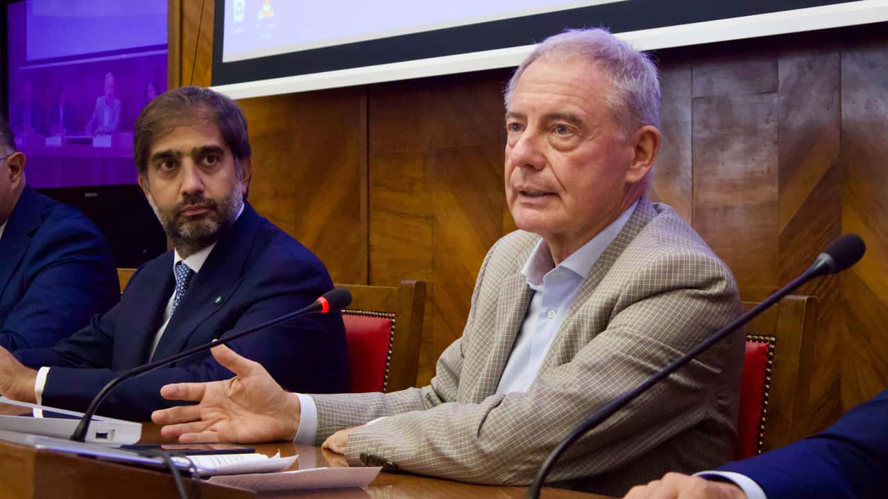 Urso e La Russa, auto a noleggio sociale