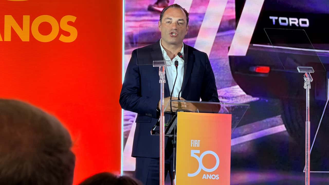 Antonio Filosa, CEO da Stellantis, durante a comemoração dos 50 anos da Fiat no Brasil