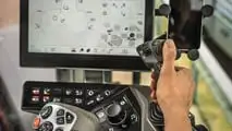 Claas Axion 8 CMATIC, motore NEF 6.7, 264-313 cv e 67 dB(A); CMATIC e MAXI CARE fino a 8 anni alzano comfort e TCO