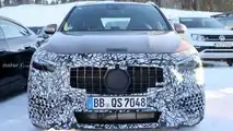 Photos d'espionnage rapprochées de la Mercedes-AMG GLA45 Facelift
