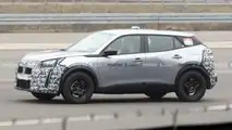 Nuove foto di spionaggio della Peugeot 2008