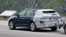 Foto spia della Skoda Octavia Facelift del 2024 dentro e fuori