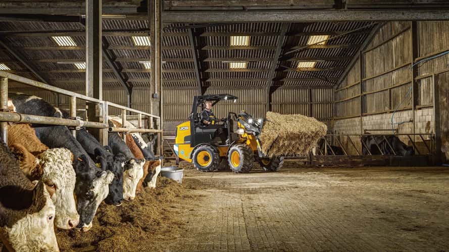 JCB 403 E: la prima pala gommata agricola compatta elettrica