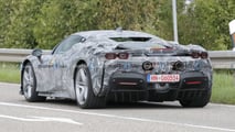Foto - Le prime foto spia della nuova Ferrari SF90