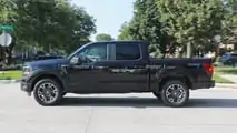 Foto spia con vista laterale Ford F-150 STX 2024