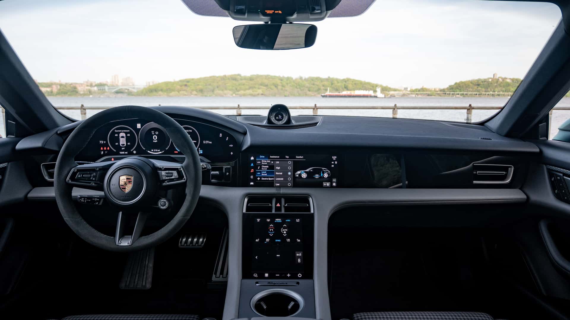 https://cdn.motor1.com/images/mgl/vxYV6G/s1/2025-porsche-taycan-4s-cross-turismo.jpg