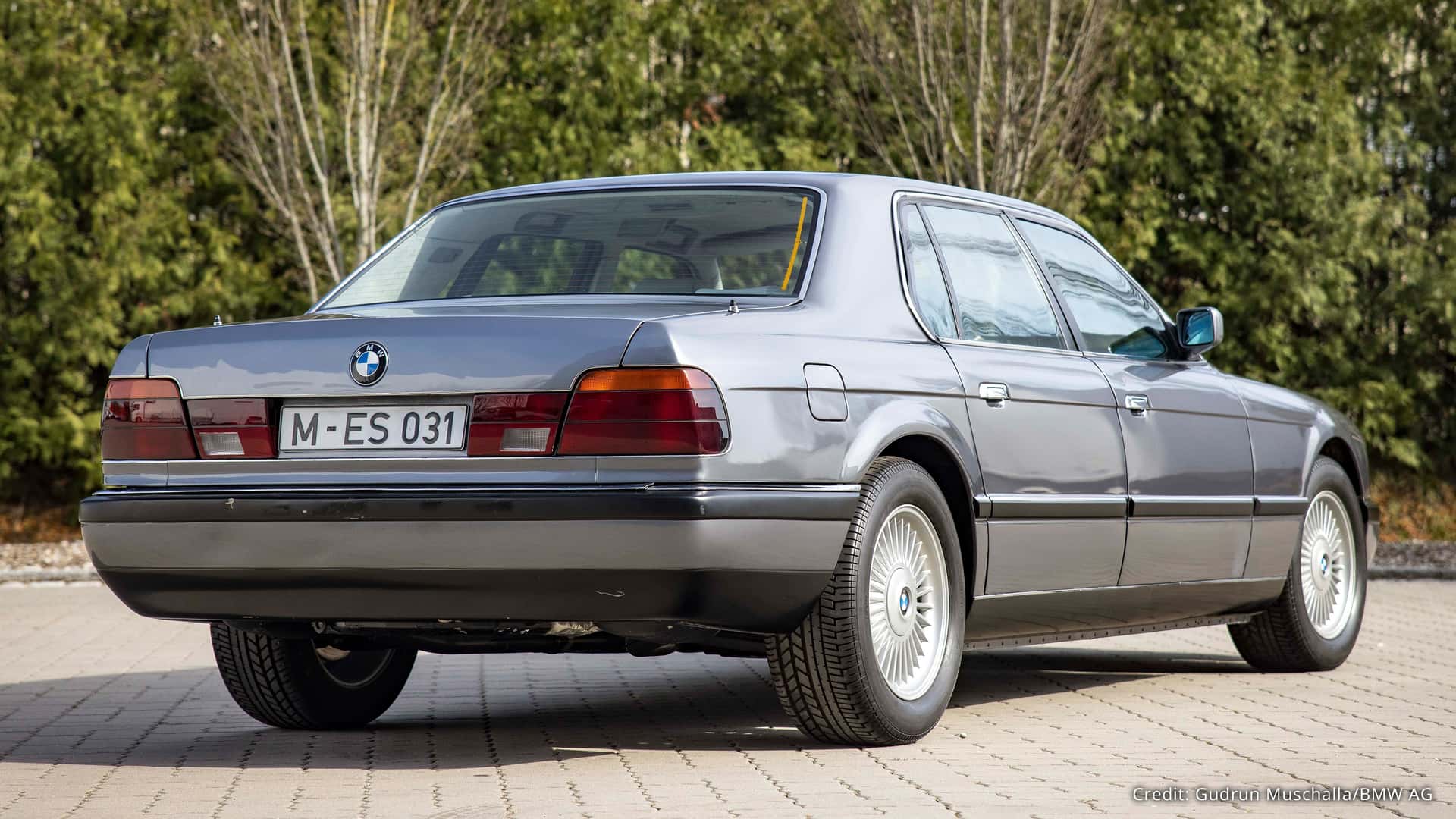 bmw-750il-v16-goldfisch-1990.jpg