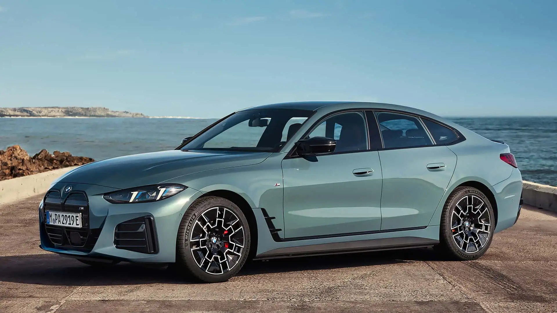 https://cdn.motor1.com/images/mgl/vxZ6kv/s1/bmw-i4-m50-xdrive-2024.webp