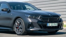BMW i5 Touring M60 front three-quarter closeup