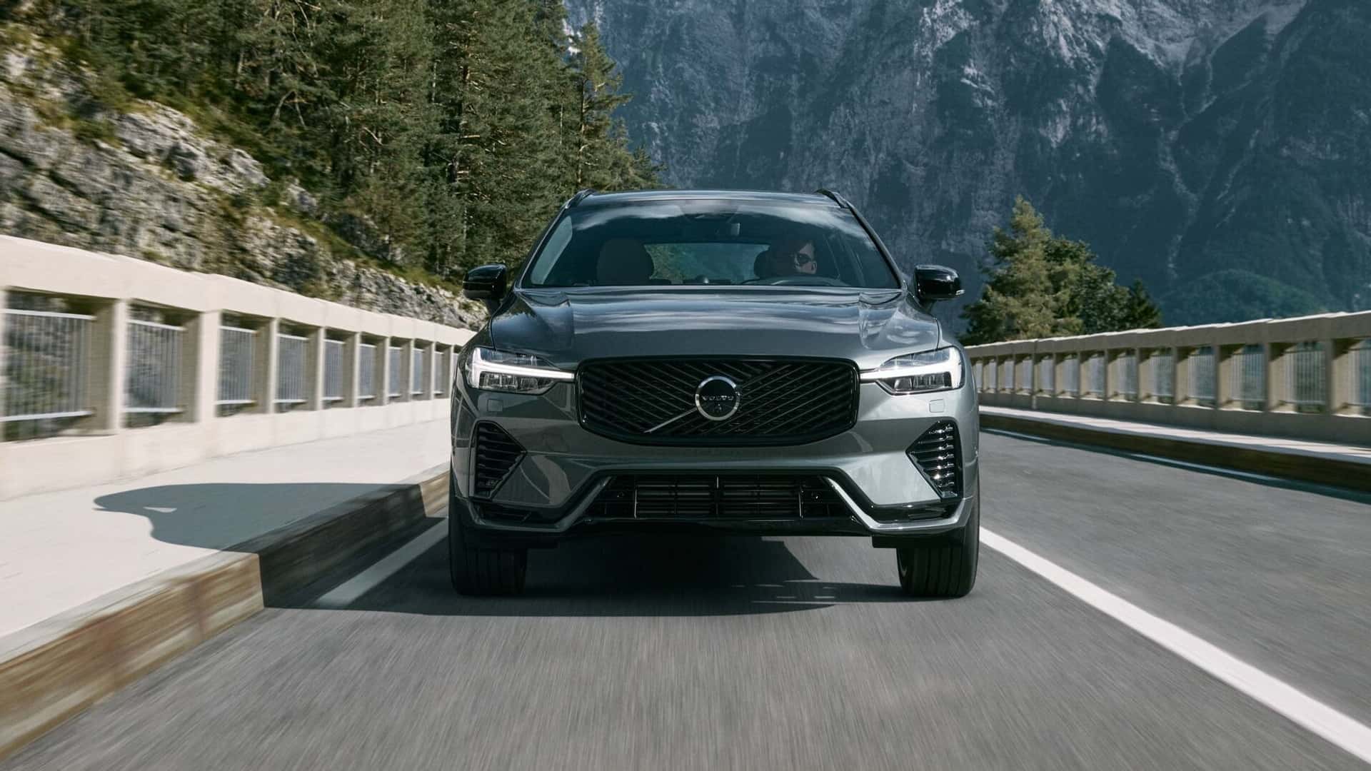 https://cdn.motor1.com/images/mgl/vxn9Ob/s1/2026-volvo-xc60.jpg
