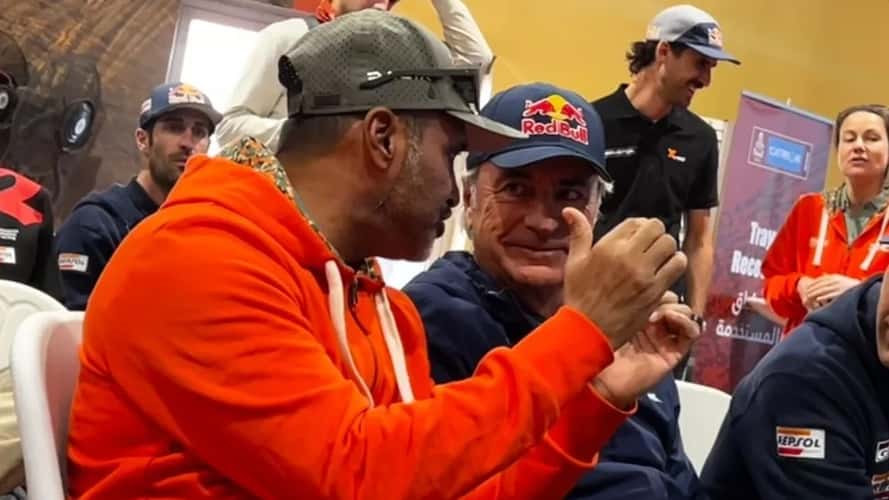 Al Attiyah bromea con Sainz por sus victorias en el Dakar: 