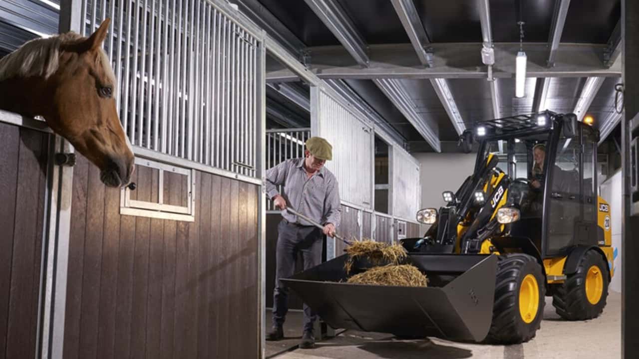 JCB 403E Full Cab: la pala gommata elettrica ultracompatta
