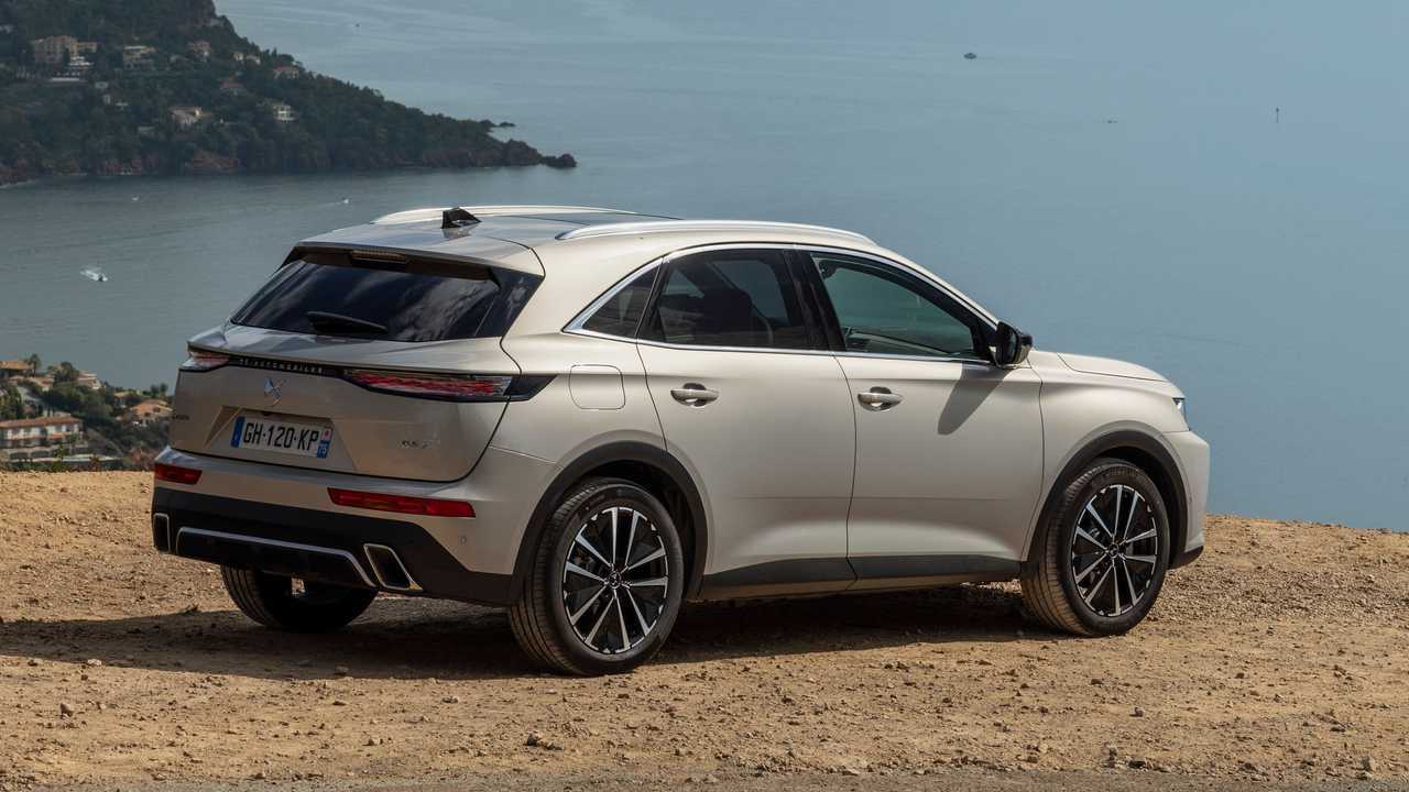 DS 7 restyling, nuova contro vecchia